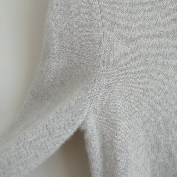 Lord + Taylor 100% cashmere light grey crewneck sweater top Medium Petite - Picture 5 of 15